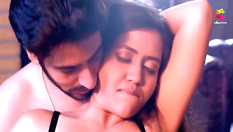 Busty brunette babe with a nice body 18+ gets it all out