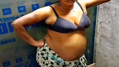 Indian college girl with a large pussy enjoys a solo video