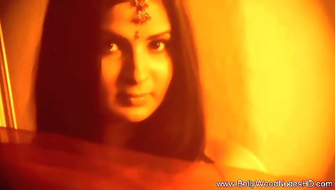 Indian brunette loves dancing and it's her favorite thing