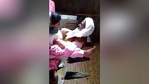 Today Exclusive- Tharki Sasur Nea Appni Bahuai Ko Chod Dala