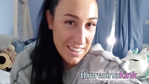 Amateur brunette with small tits fumbles in her ass