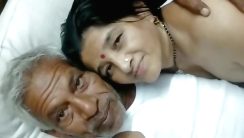 Indian girlfriend has her first sex video with a guy