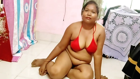 Indian housewife with big boobs and fat tits takes off
