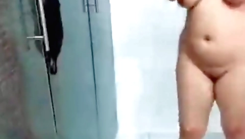 Indian babe dances on her bed to show off her naked body