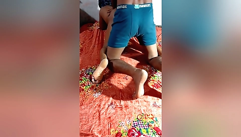 Indian woman showing off her big boobs in amateur video