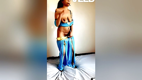 Indian brunette with big booty enjoys her solo video