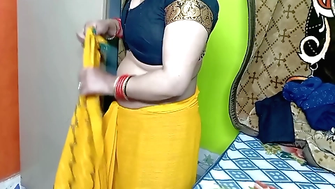 Stunning Indian bhabhi in yellow saree makes you feel happy