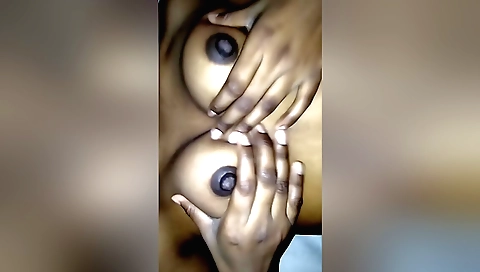 Indian bhabhi gets her husband's pussy and tongue in oyo hotel room