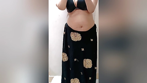 Indian amateur teen has sex with a guy in her house