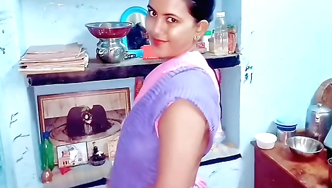 Indian amateur video of a brunette fingered by her partner