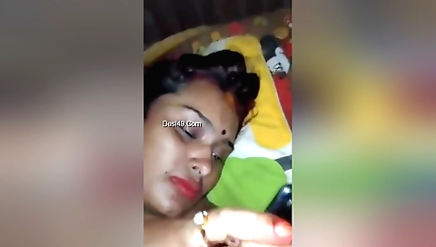 Amateur girl is so hairy and gets fucked on the webcam