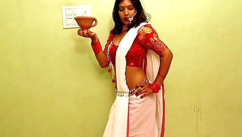 Indian girl is showing off her natural curves in a solo vid