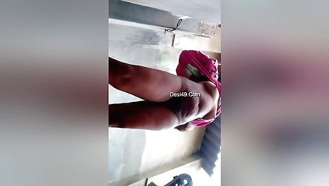 Today Exclusive- Desi Village Girl Showing Her Boobs And Pussy