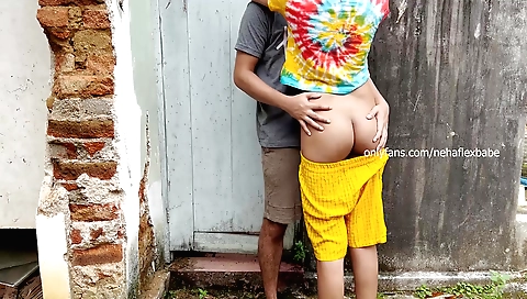 Indian teen fucked on the outside in amateur porn video