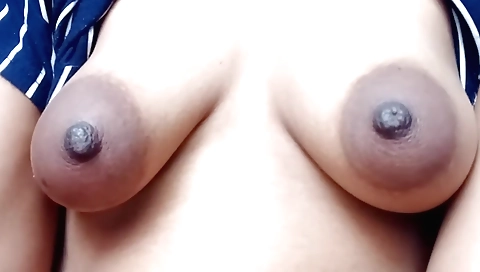 Indian chick with sexy face is stretching her cunt on webcam