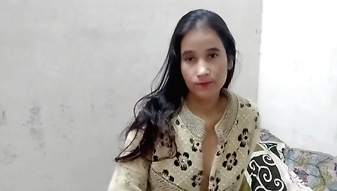 Amateur indian solo video of a gorgeous female in her underwear