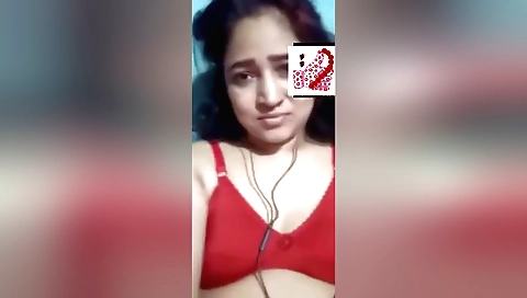 Indian babe masturbating in her bedroom on web cam