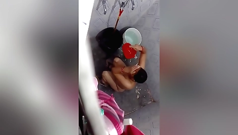 Bhabhi naked in her bedroom and started taking a bath