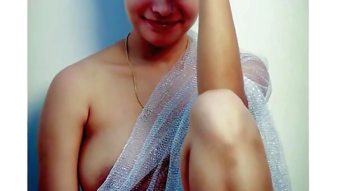 Indian chick gets her hairy pussy stretched outdoors