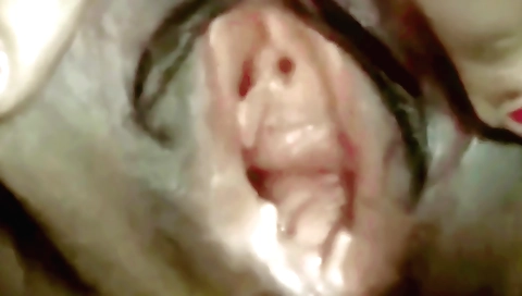 Indian girl shows off her sexy body in the bedroom