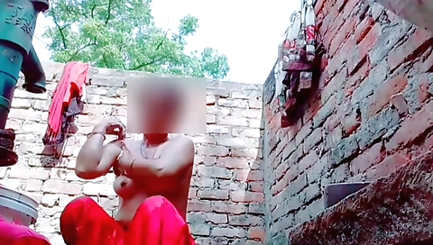 Indian girlfriend with a shaved pussy enjoys outdoors