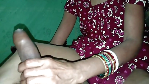 Indian chick with a perfect face takes off her sexy top and starts