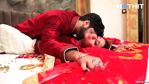 Busty milf 18+ with a nice round ass is having a great time