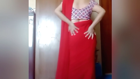 Hot solo video with a sexy brunette amateur on webcams