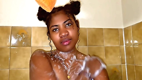 Indian chick with a tight ass looks at her vagina from behind