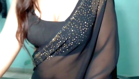 Amateur indian video of a hot auntie dancing with her hands