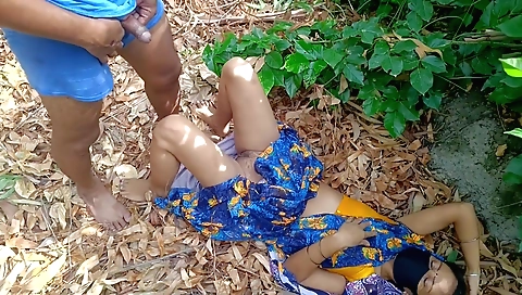 Amateur indian chick in outdoor sex with her boyfriend