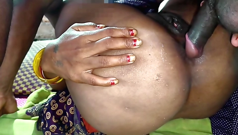 Indian babe gets fingered and licked in amateur sex video