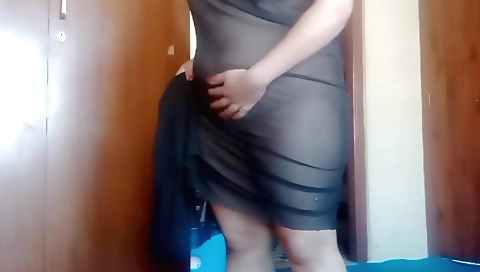 Indian brunette fucks her pussy in amateur webcam video