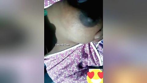 Today Exclusive- Desi Girl Showing Boob Sto Lover On Video Call