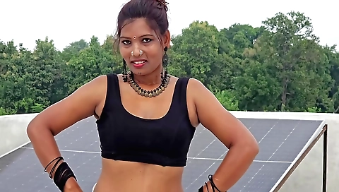 Indian brunette gets naked and fingered in the outdoor