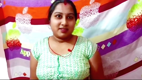 Indian girl fucks her big cock in the homemade video