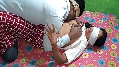 Amateur brunette hairy hairy girl gets her pussy creampied