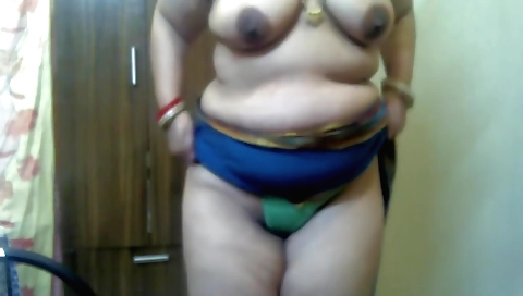 Chubby brunette chick is fucking in the bedroom on the webcam