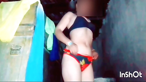 Hot brunette fucks her pussy in a homemade solo video