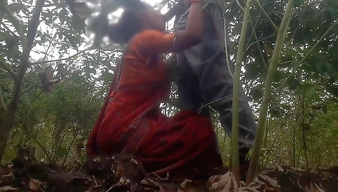 Brunette outdoor amateur video with a nice hot body