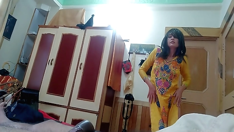 Amateur teen 18+ in india shows off her body on the webcam