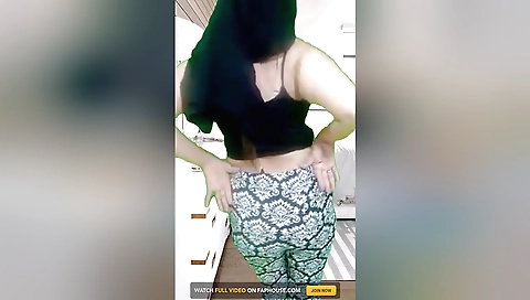 Indian girl is giving a blowjob and getting fucked