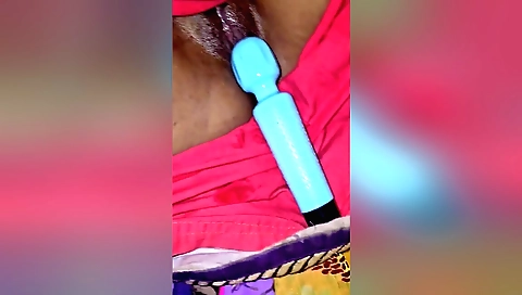 Indian babe masturbates in her bedroom in amateur porn