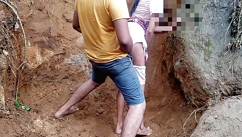 Indian brunette in outdoor sex in a hot outdoor scene