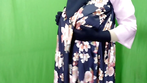 Indian housewife fucking with her neighbor in a solo video