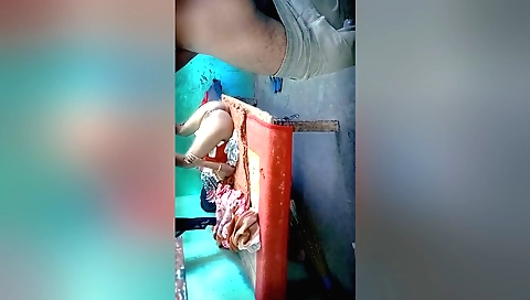 Indian beach sex video with a couple fucking in deserts