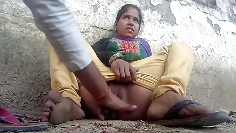 Amateur big-titted bhabhi finger in front of the camera