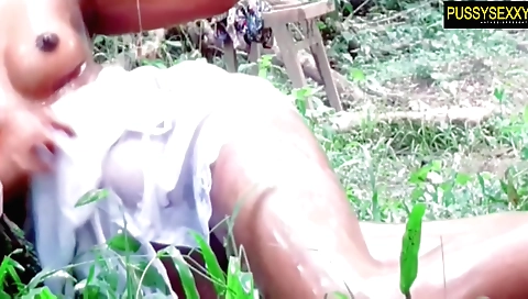 Amateur teen with a beautiful body likes getting fucked on the beach