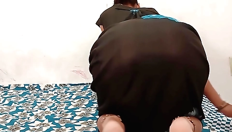 Indian girl with a big ass fucks her pussy on web cam