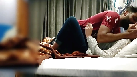 Amateur brunette college girlfriend kissing her man